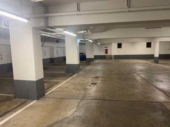 Sie suchen einen sicheren und gepflegten Stellplatz in zentraler Innenstadtlage?