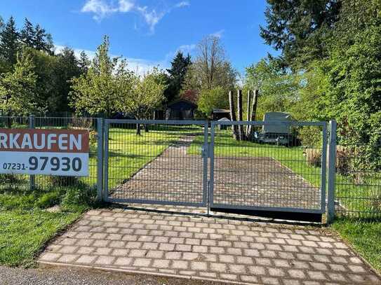 PF-Huchenfeld, Freizeitgrundstück im Gartenhausgebiet (eingezäunt; Gartenhaus und Geräteschuppen)