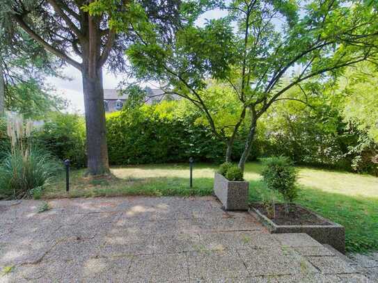 Haus im Haus: Altbau-Maisonette mit 202m² Wohnfläche, großem Garten und Garage in Düsseldorf-Stockum