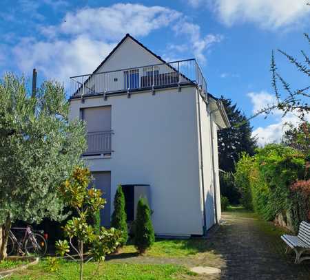 Bezugsfrei ab 01.12.2024 - Möbliertes 1 Zimmer Apartment mit Dachterrasse