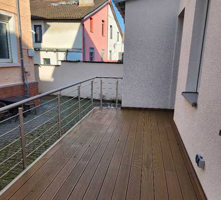 Topsaniertes EFH (Hinterhaus) mit Terrasse - Wohnen und Arbeiten unter einem Dach!!!