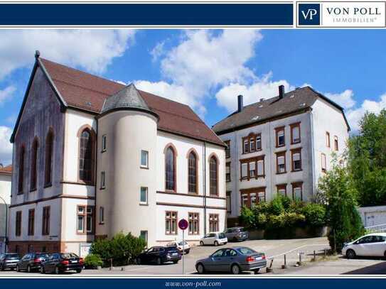 Gebäudeensemble mit Mehrfamilienhaus, Bauplatz und Kirchengebäude in zentraler Lage von Pirmasens