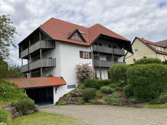 Mietangebot. Möblierte 3 Zimmer-Maisonette-Wohnung in naturnaher, gesunder Höhenlage.