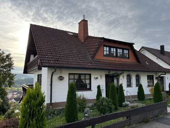 Großzügiges Wohnhaus mit Blick über das Saaletal in ruhiger Wohnlage von Bad Bocklet