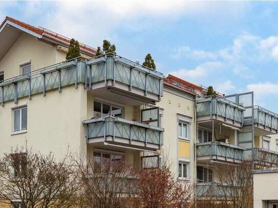 Ottobrunn - Freundliche 3-Zi-Wohnung mit Wohnküche, Bäder, Balkon, Lift und optimale ÖPNV-Anbindung