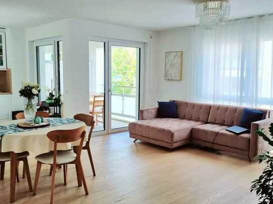Exklusive, neuwertige 3,5-Zimmer-Wohnung mit Balkon und Einbauküche in Leonberg