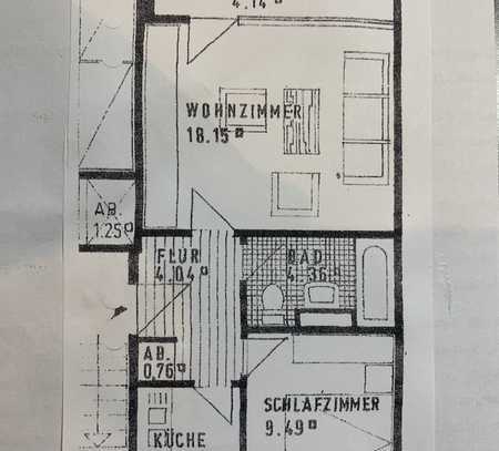 Vollständig renovierte Wohnung mit zwei Zimmern sowie Loggia und Einbauküche in Hannover