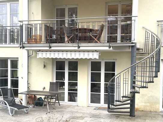 Einmalige Gelegenheit: "Haus-in-Haus" Maisonette-Wohnung (7 Zi, 215m2) mit Garten