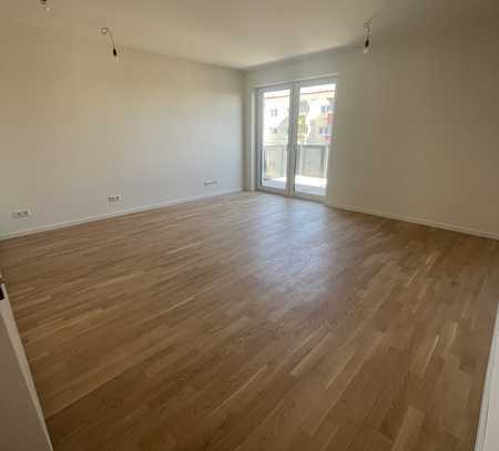 KfW 40-Neubau-Wohnung mit EBK, Dachterrasse, Duschbad, Echtholzparkett, Fahrstuhl