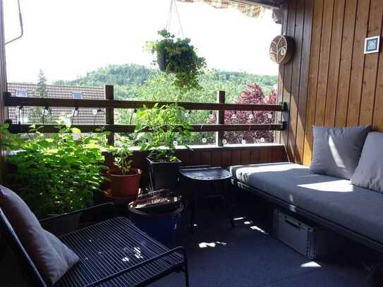 4-Zimmer-Wohnung mit Loggia, Balkon und Stellplätzen