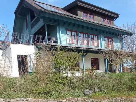 Idyllisches Blockhaus im Grünen mit Einliegerwohnung, Garage und großem Grundstück, Energieausweis C