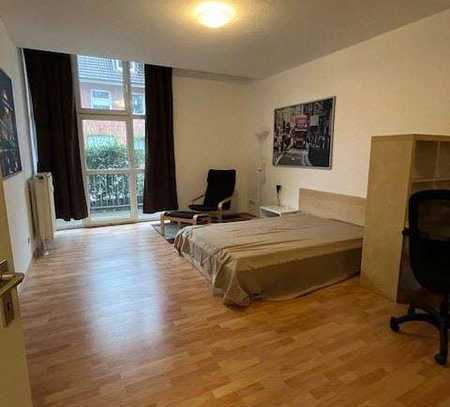 Möbliertes 1-Zimmer-Apartment mit Balkon in der Nähe vom Landgericht