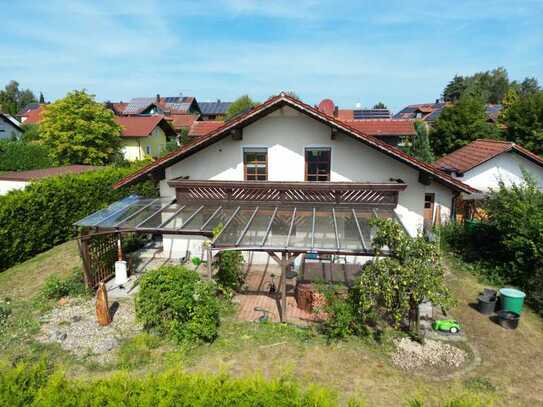 Charmantes Haus mit viel Platz für die ganze Familie und grossem Garten!