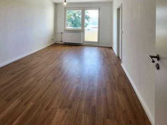 ++ 2 Monate Kaltmietfrei ++ Sonnige 3-Raumwohnung + Balkon + Wannenbad + Einbauküche als Option!