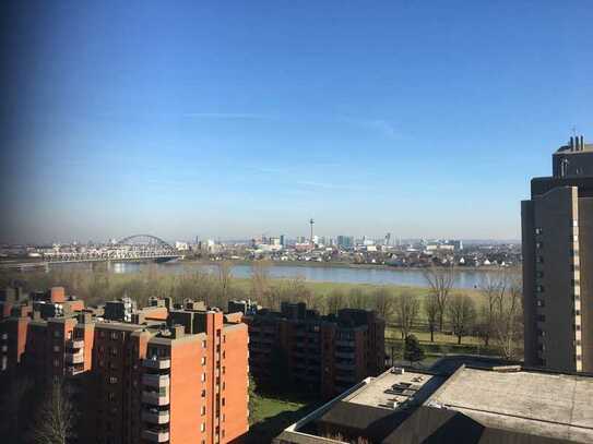 Eigentumswohnung mit Blick auf den Rhein und Düsseldorf
