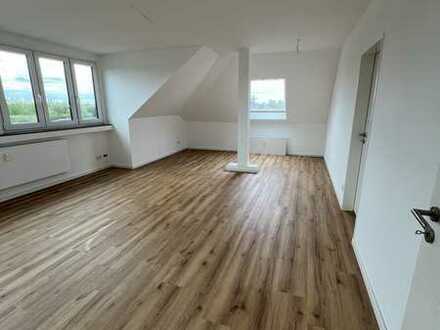 Vollständig renovierte Wohnung mit zweieinhalb Zimmern in Düsseldorf