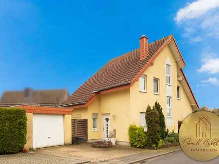 Junges Familienhaus im Landhausstil mit pflegeleichtem Garten und Garage