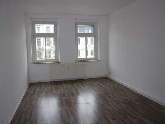 3. OG - Bad mit Fenster - zzgl. EBK - Balkon - Stellplöatz mögl.