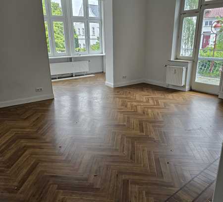 * Stilvolle 5-Zimmer-Wohnung in Rostock mit Terasse *