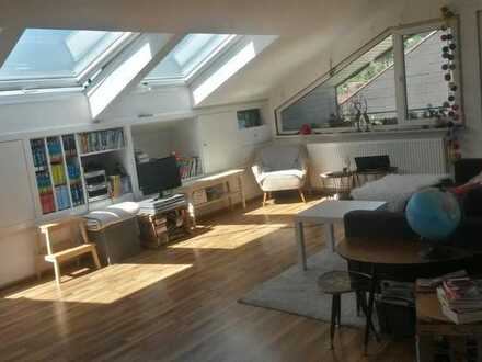 Schöne 3-Zimmer-Maisonette-Wohnung mit Balkon und Einbauküche in Eningen unter Achalm