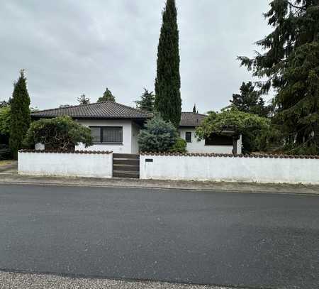 Klassischer Winkelbungalow in sehr ruhiger Lage und stadtnah