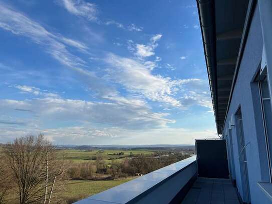 SOFORT-BEZUG: 
PENTHOUSE MIT AUSBLICK! 
3 Zimmer