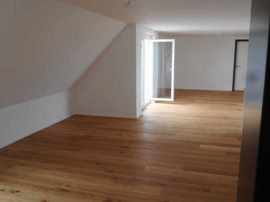 Neue DG-Wohnung, 56 qm, mit TG-Stellplatz