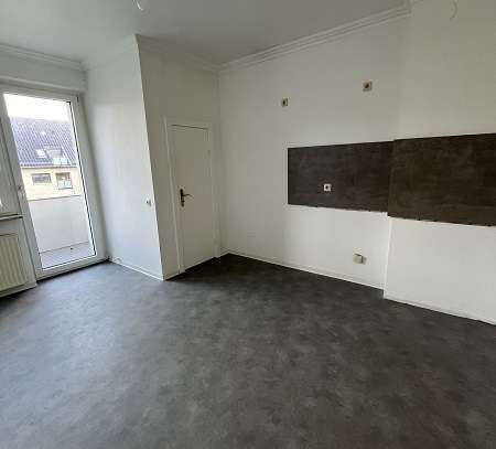 großzügige WG-geeignete 3 Zimmer Wohnung mit Balkon