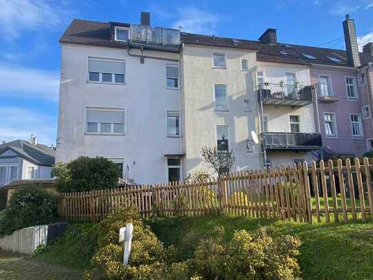 Großzügige und renovierte Altbauwohnung mit Charme und Balkon in zentraler Lage