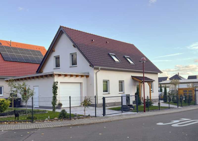 Modernes Wohnglück mit Pool & Traumgarten nahe Klinikum St. Georg