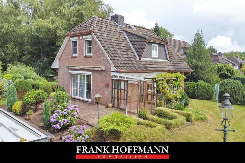 Einfamilienhaus mit Teich in Hamburg-Sasel