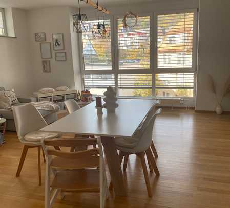 Zentrale 3-Zimmer-Wohnung mit geh. Innenausstattung, Balkon und EBK in Balingen