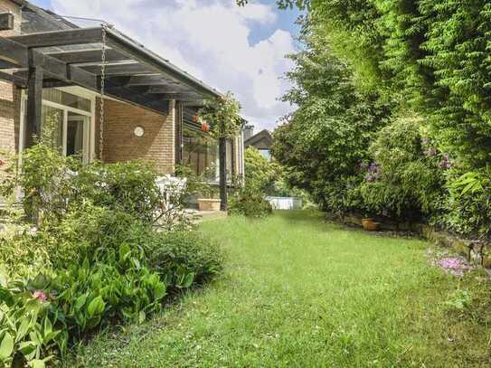 Architektenhaus mit Swimmingpool und gepflegtem Garten von privat in Großburgwedel