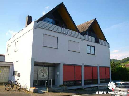 BERK Immobilien–Solide Kapitalanlage: Wohn und Geschäftshaus in Klingenberg mit idyllischem Ausblick