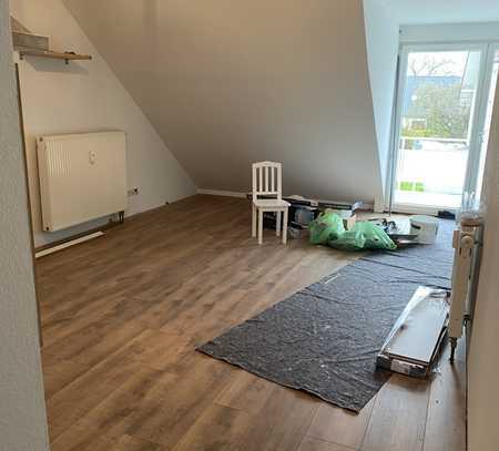 Helle, gemütliche und frisch renovierte Dachgeschosswohnung in zentraler Lage