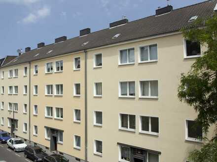 Ehrenfeld! 2 Zimmer-Wohnung, 52qm, Wohnküche, Tageslicht-Wannenbad und Balkon zum 01.07.2024