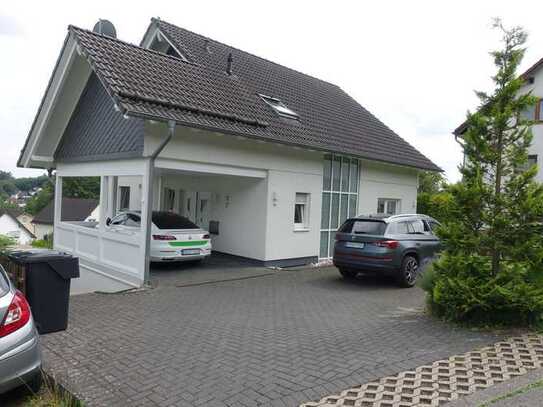 Freistehendes Einfamilienhaus mit Einliegerwohnung, Garten und Panoramablick