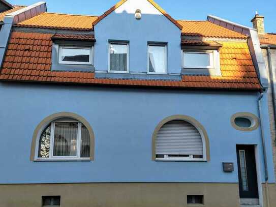 Großes Haus mit Garten/House with garden