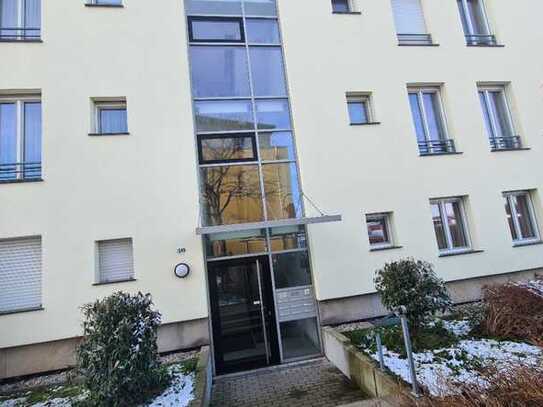 energetisch-sanierte 2-Zi.-Wohnung in beliebter Gegend mit Terrasse.
