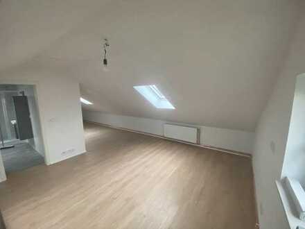 Dachgeschosswohnung - 1 Zimmer-Appartement - ruhige Lage