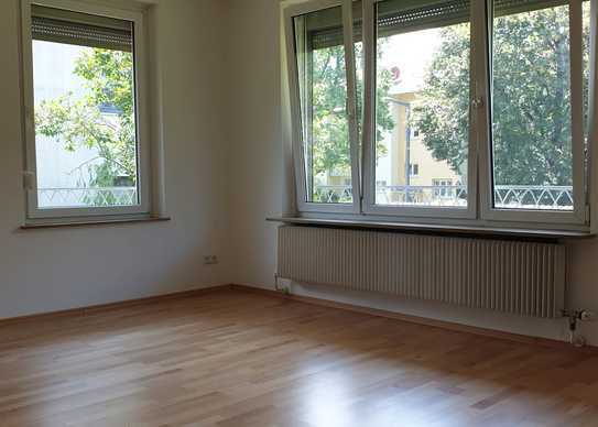 Schöne 3 Zimmerwohnung mit Balkon ins Grüne sucht Mieter