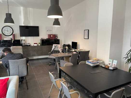 Renoviertes Büro in Knielingen!