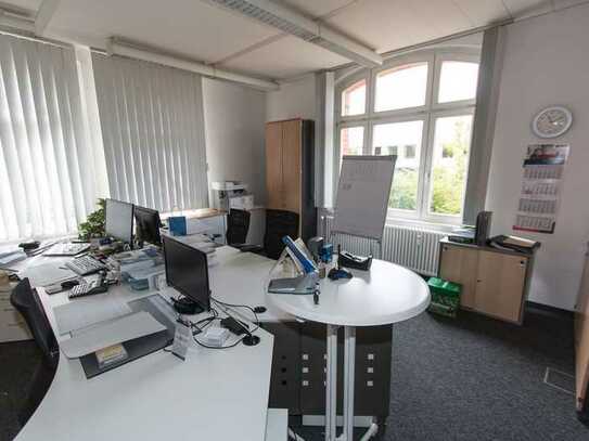 Hochwertig ausgestatteter Büroraum, voll eingerichtet zu vermieten!
