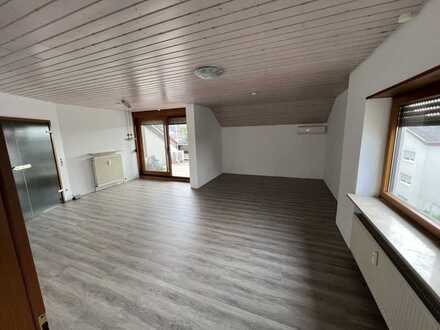 Exklusive 3,5-Zimmer-Wohnung mit schöner Dachterrasse und neuer EBK in Leimen-Mitte