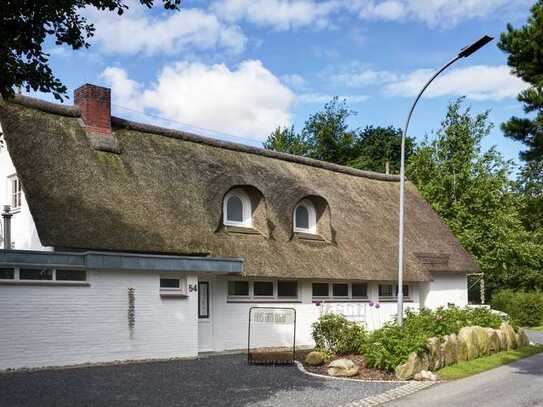 Modernisiertes Reetdachhaus mit 3 Eigentums-Wohnungen (WEG) zum Kauf in Sankt Peter-Ording