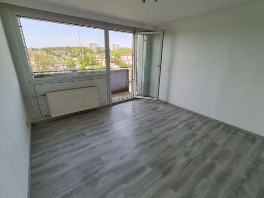 Helle 1 Zimmer Wohnung mit Einbauküche, Balkon und Weitblick