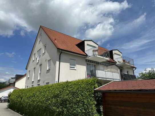 3-ZKB Wohnung im 1. OG mit sonnigem Balkon, Außenstellpl. und Einbauküche in ruhiger Lage!