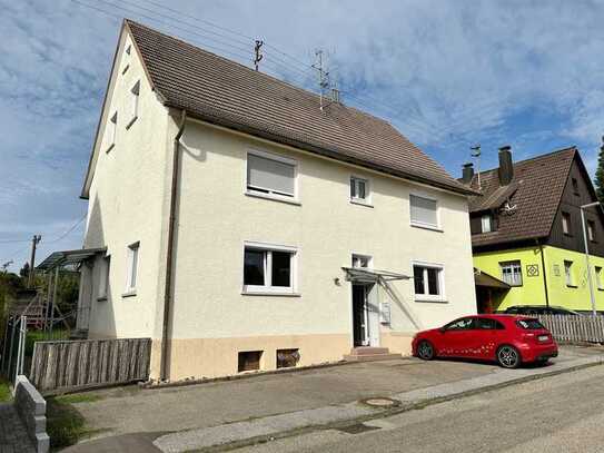 Modernisiertes Mehrfamilienhaus in gut angebundener Wohngegend