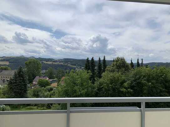 Schöner Ausblick über die Stadt - Moderne 2-Raumwohnung mit Balkon