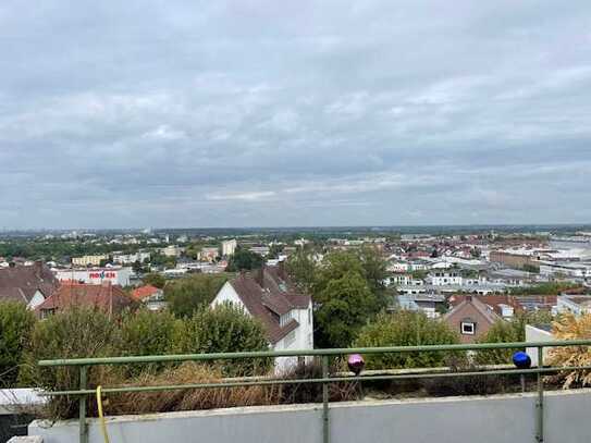 Sehr schöne, geräumige vier Zimmer Wohnung in Weinheim